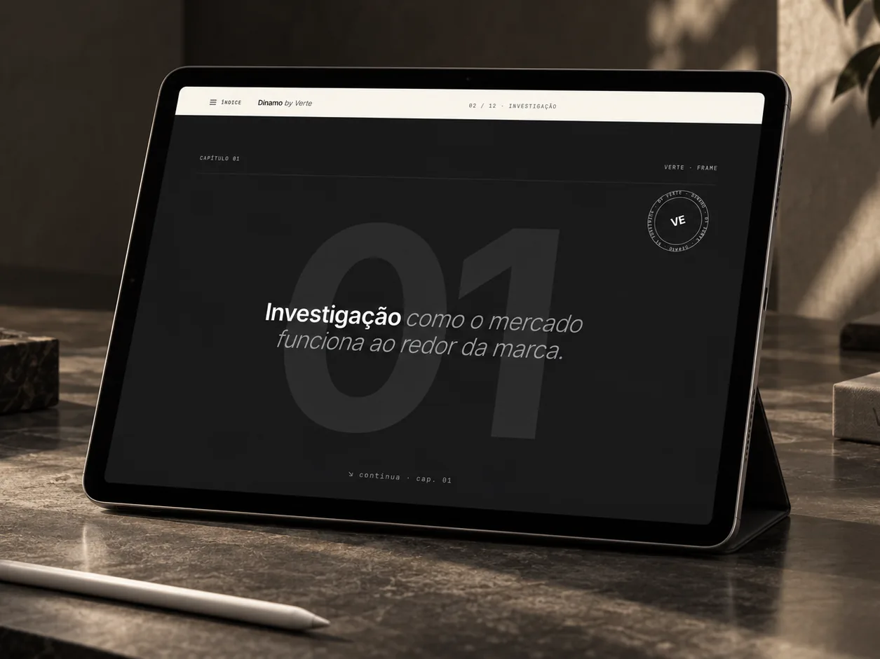 Tablet mostrando a abertura do capítulo Investigação, sobre como o mercado funciona ao redor da marca